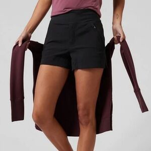 Athleta Trekkie North Shorts with Zip Pockets Size 8